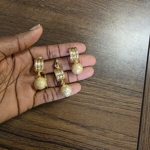 Romanian Gold Earrings And Pendant Set.